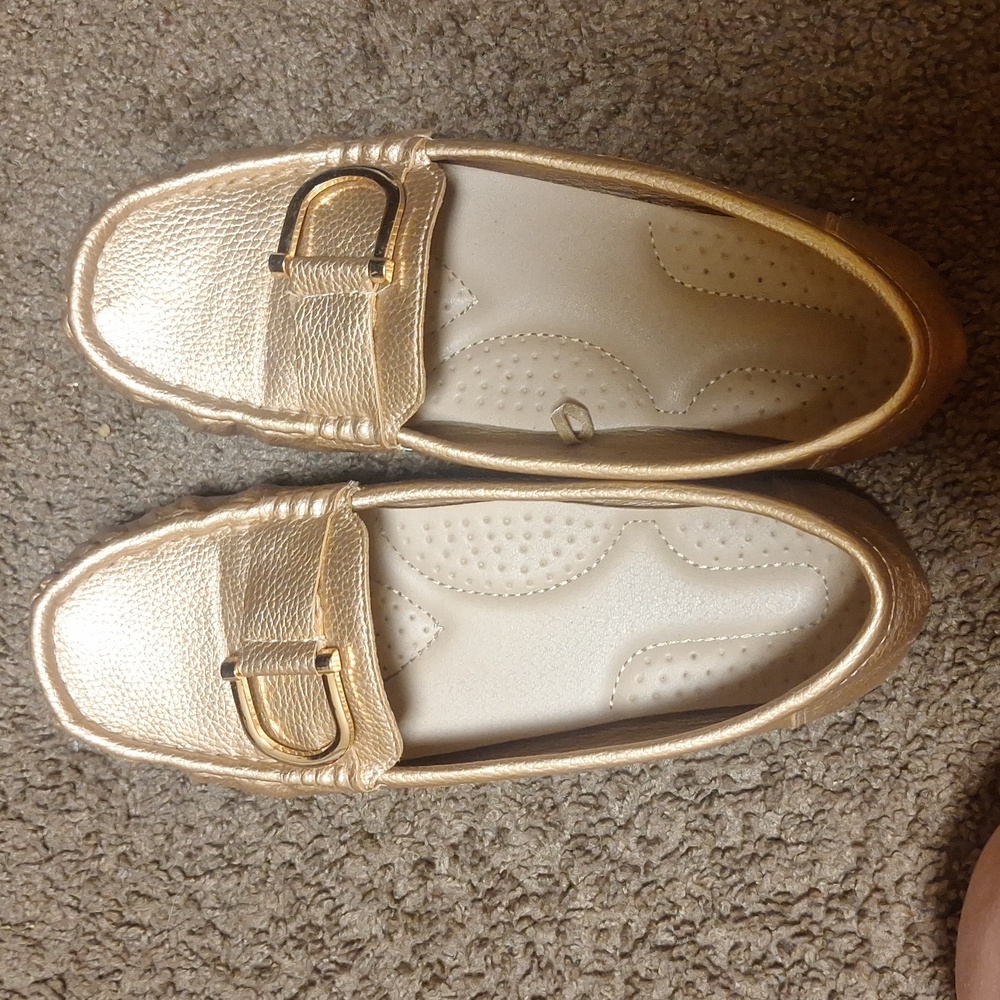 Shinny cream color lofer style flats